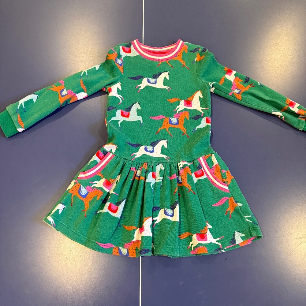 Size 7-8 Mini Boden Cosy Printed Sweatshirt Dress in Highland Green Horses.